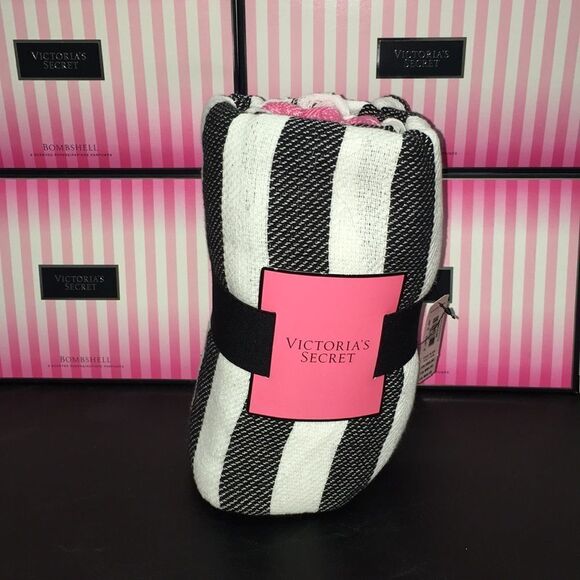 NEW 🍎VICTORIA SECRET Blanket for beach - Picture 3 of 6
